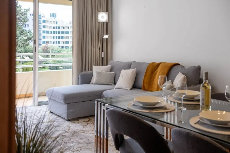 Lux Garden View by Homie