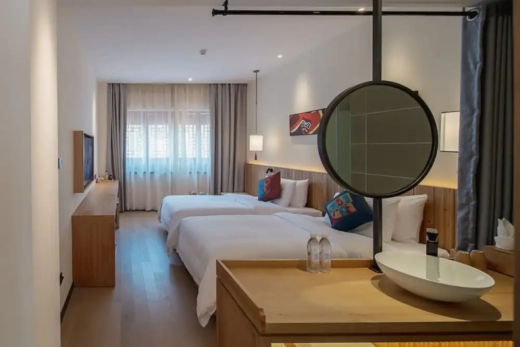 Standard Twin room with garden view