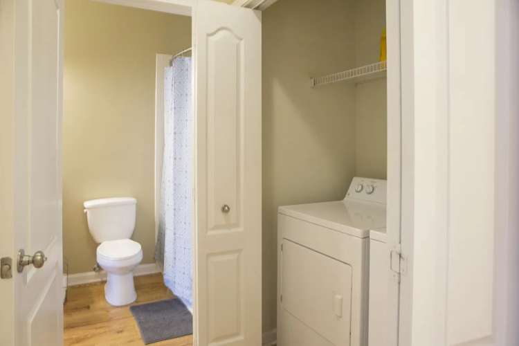 Southend 1 BR Apt with Parking by Frontdesk
