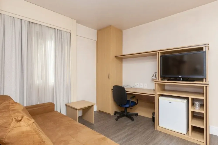 Deluxe Triple room with city view
