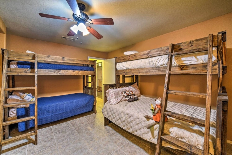 4 Bedrooms Cottage