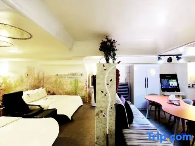 2 Bedrooms Triple Suite