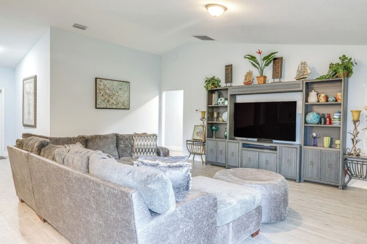 4 Bedrooms Cottage