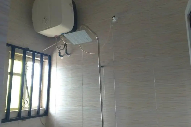 2 Bed-sleeps 4-free Parking-aircon