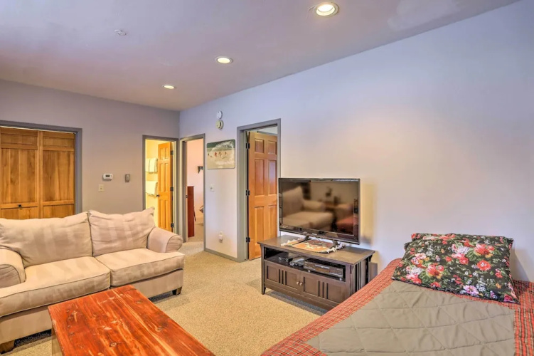 Charming Mtn Home on Golf Course ~ 4 Mi to Slopes!