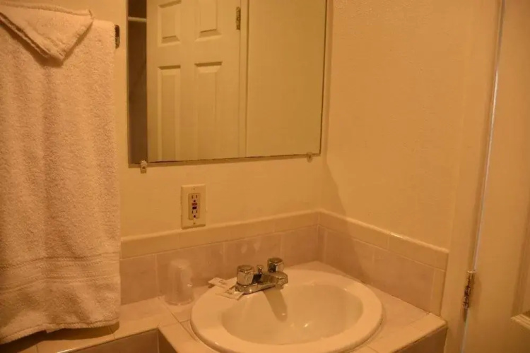 Baycities Motel