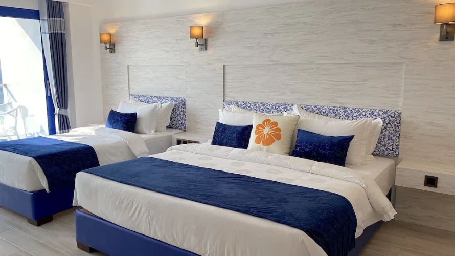 Deluxe Triple room with balcony and with city view