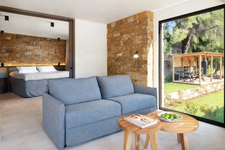 Executive Suite with pool view