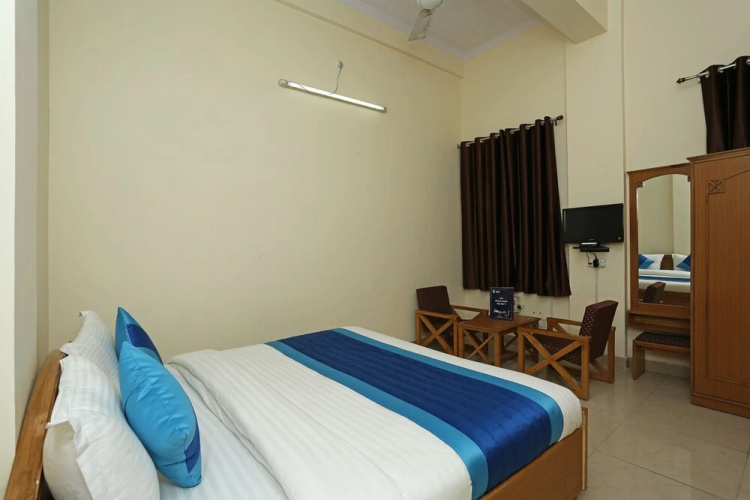 OYO 8983 Royal Inn