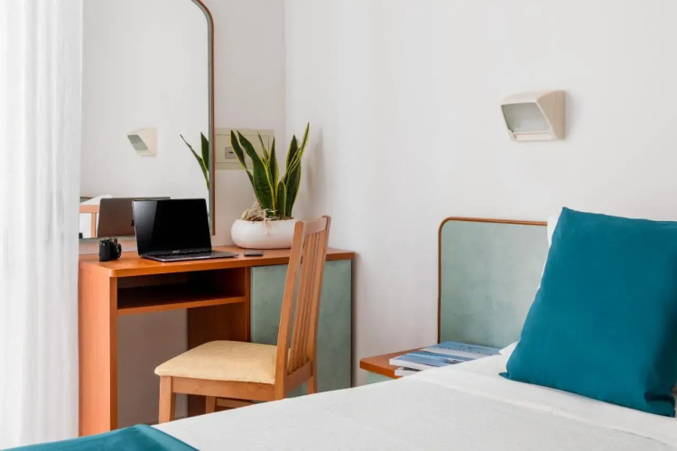 Hotel Tres Jolie