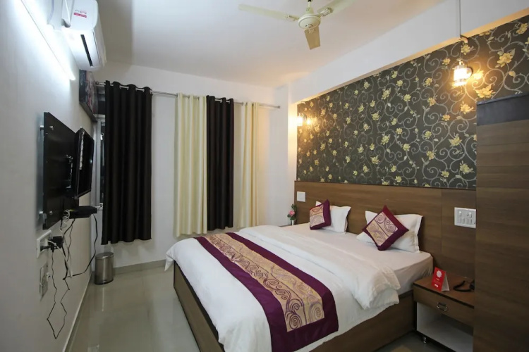 OYO 7524 Hotel Grand Celebration