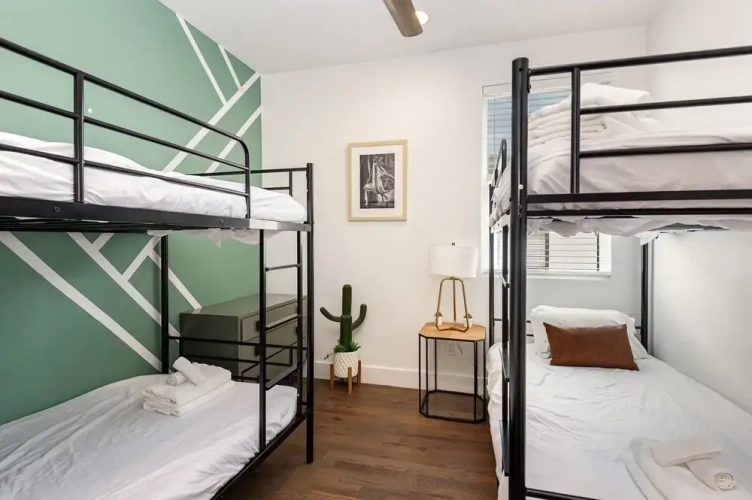4 Bedrooms Cottage
