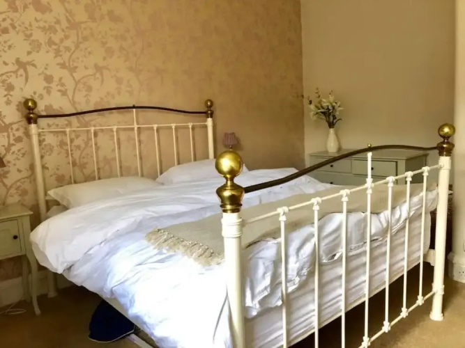 Modern 2 Bedroom City Centre Flat