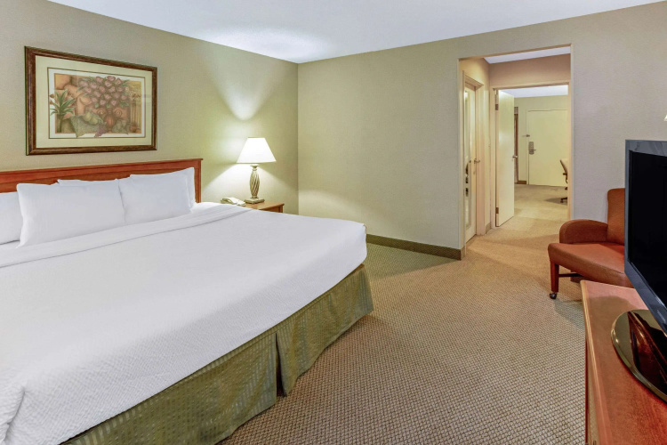 La Quinta Inn & Suites by Wyndham Appleton College Avenue