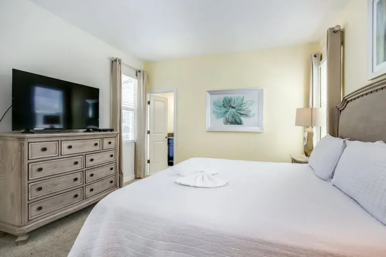 5 Bdrm Gated Golf Community Villa