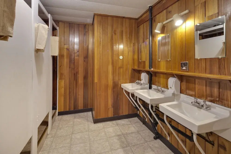 Nootka Island Lodge