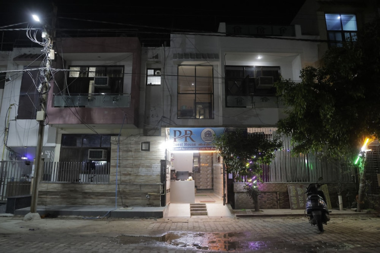 Pr Guest House - 브린다반