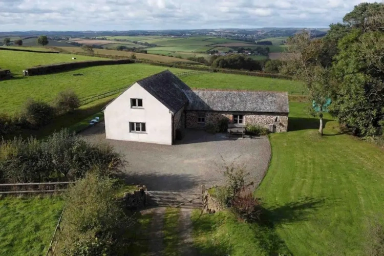 3 Bedrooms Cottage
