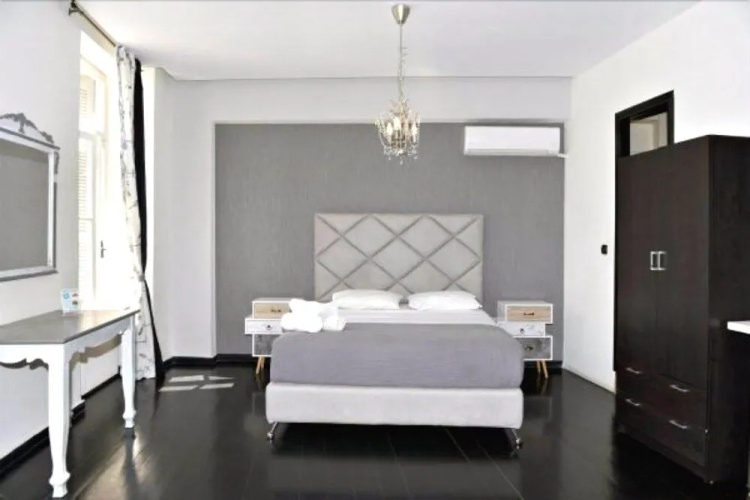 Antisthenes Apartments