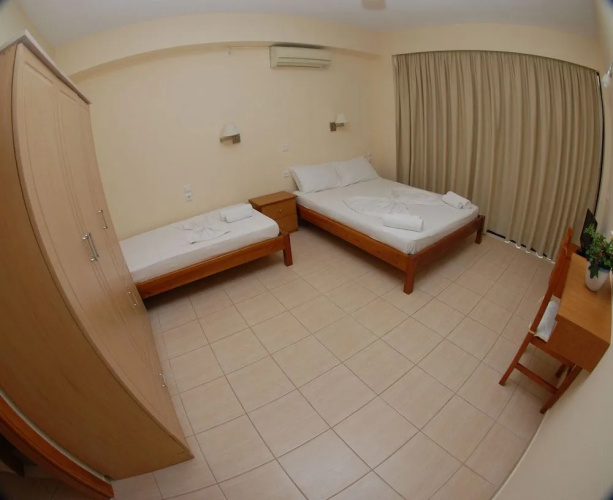 Nikos Hotel and Apartments
