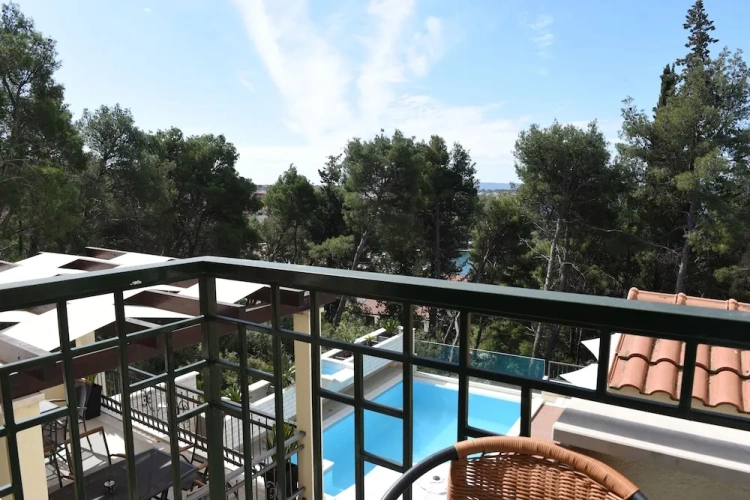 1 Bedroom Comfort Apartment with balcony and with partial sea view