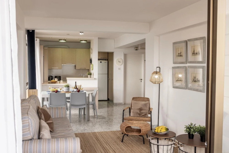 Mackenzie Seafront Suite