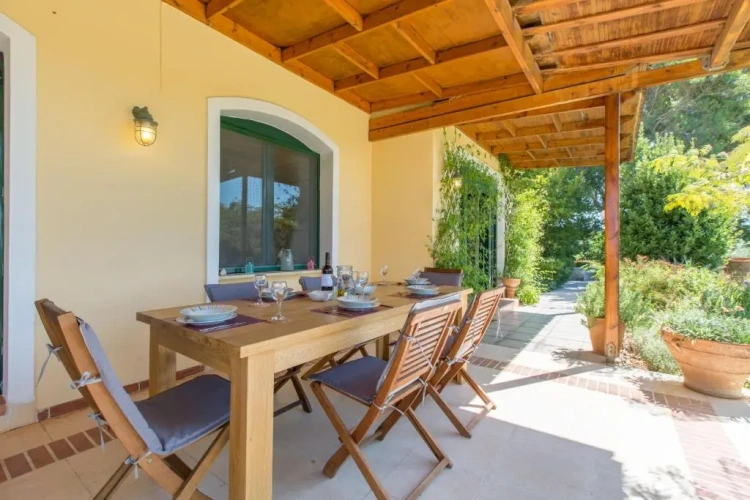 4 Bedrooms Cottage
