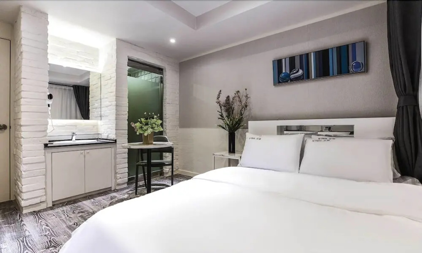 Seocho Dukkeobi Hotel