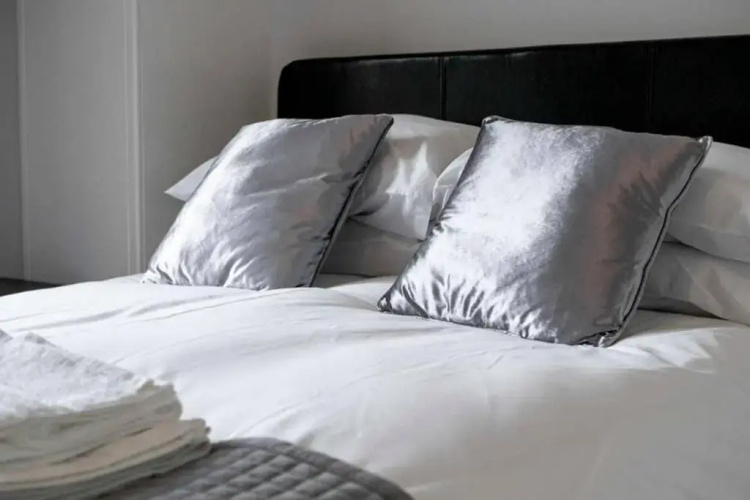 ☆ Bright, Modern West-End Apartment ☆