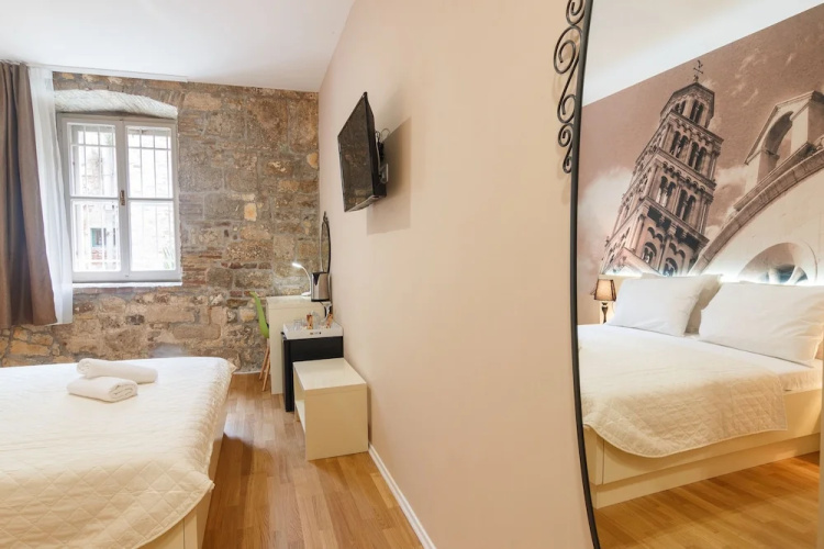 Split Urban Rooms II