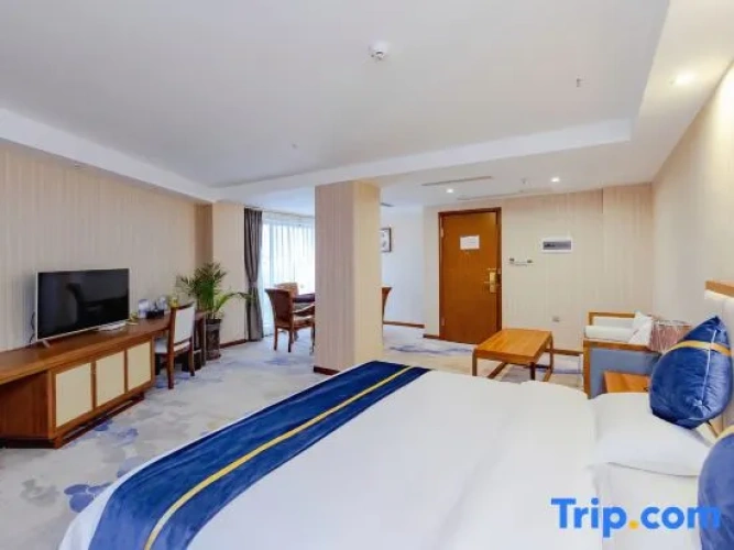 Deluxe Suite