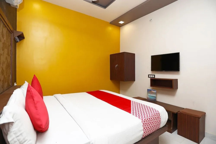 OYO 18346 Glorify Stay2