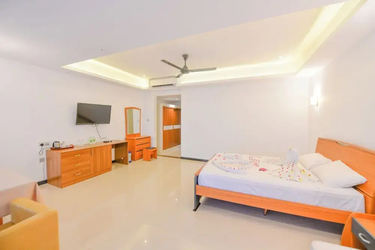 Oasis Riverside Hotel