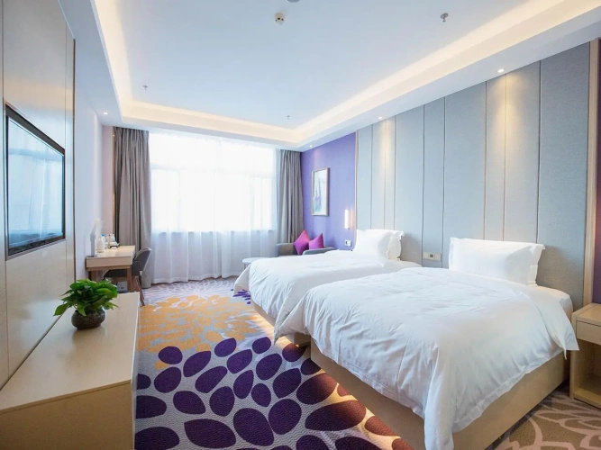 Standard Twin room with city view