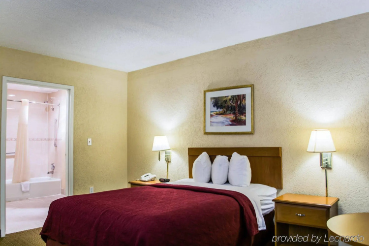 Econo Lodge Tampa near Busch Gardens