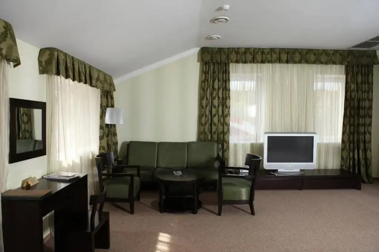 Lavina Hotel