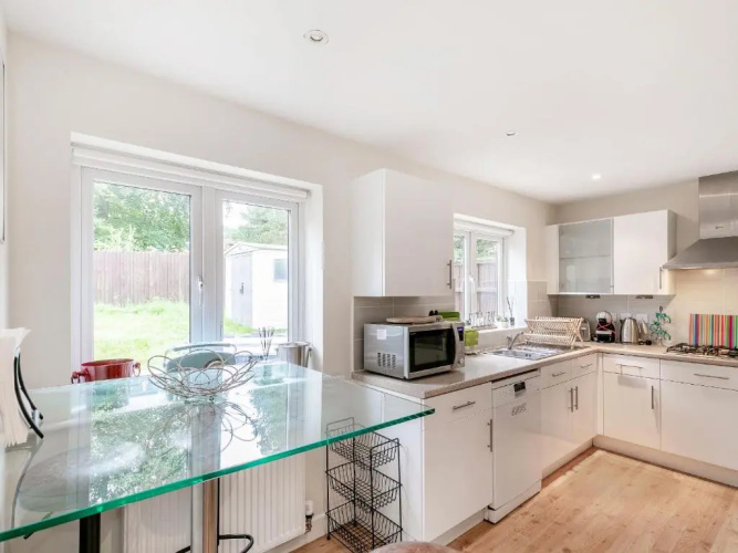 2 Carr Farm Close