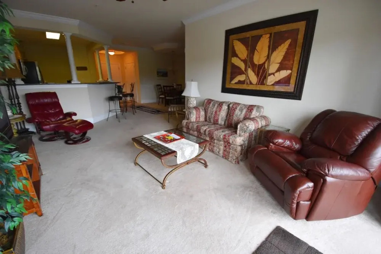 933 Edgewater