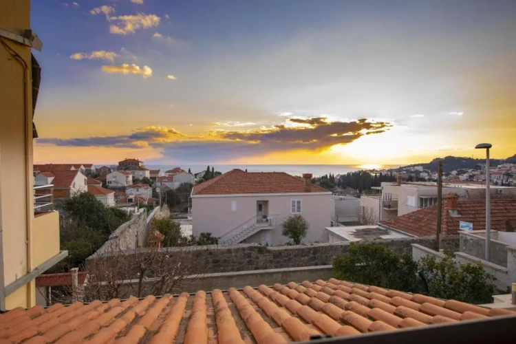 1 Bedroom Apartment with balcony and with sea view
