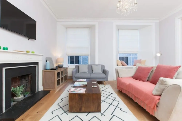 2 Bedrooms Apartment