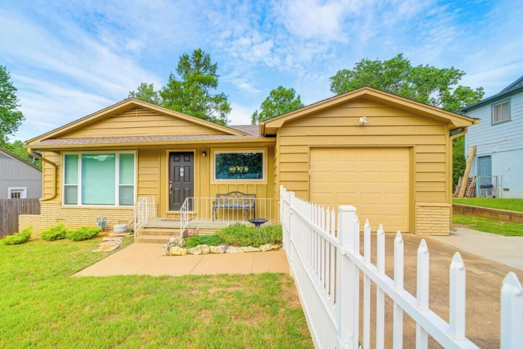 3 Bedrooms Cottage