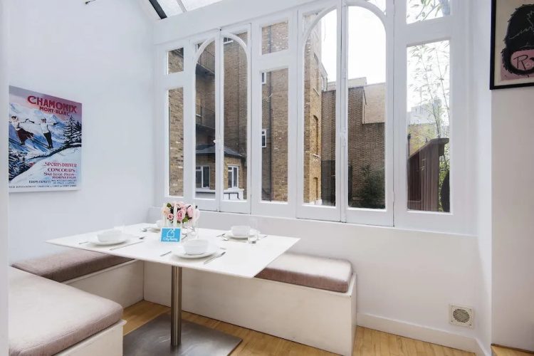 Bright Cromwell Road Loft - JSD