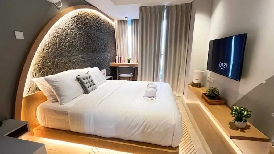 Superior Single room with balcony and with city view