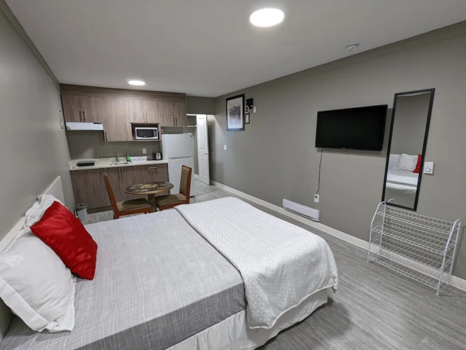 Riverside Motel & Suites