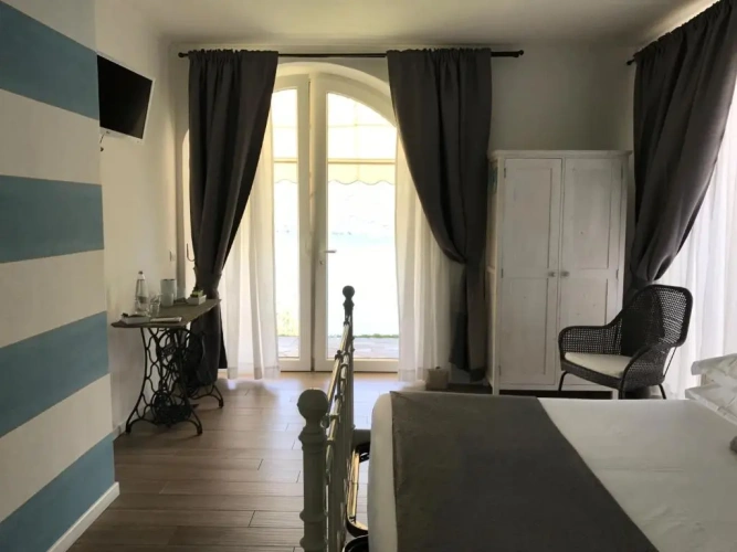 Standard Double room with lake view