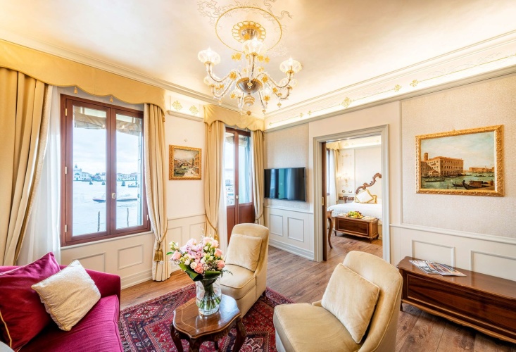 Hotel Monaco & Grand Canal photo 7
