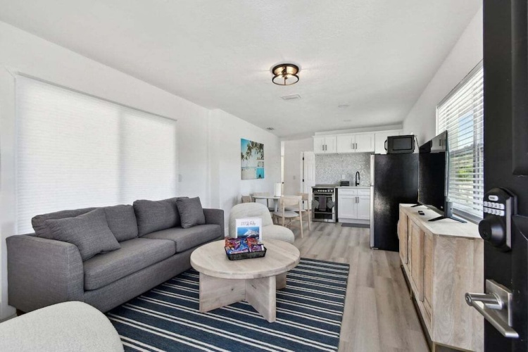 2 Bedrooms Apartment