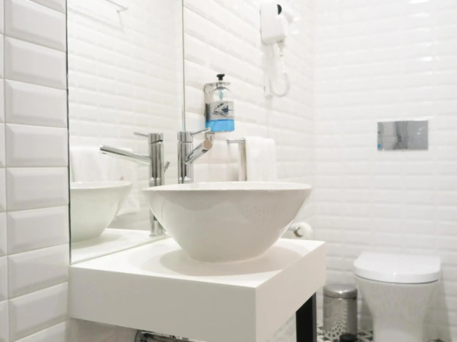 Chiado modern apt with ac elevator green terrace