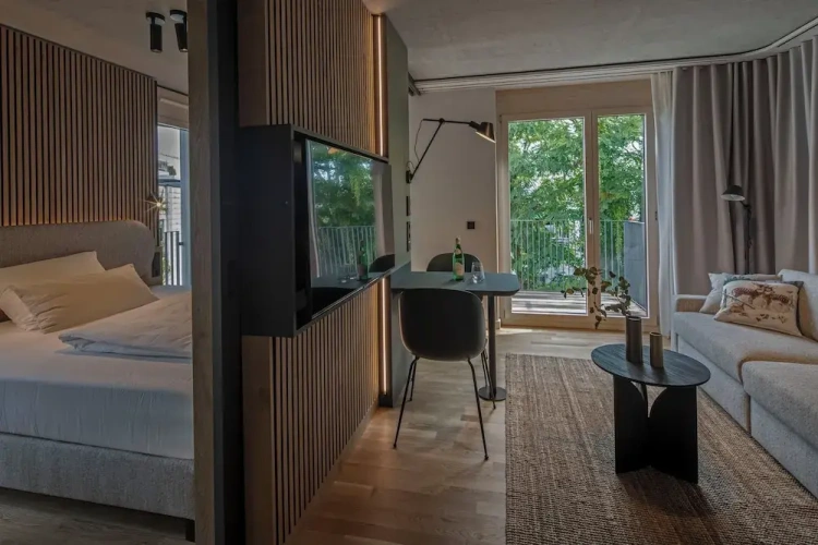 Deluxe Studio