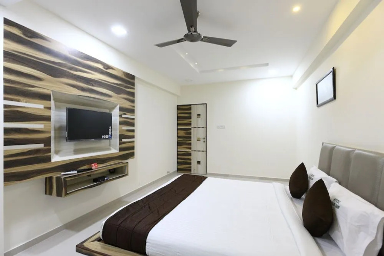 OYO 7131 Amrita Inn